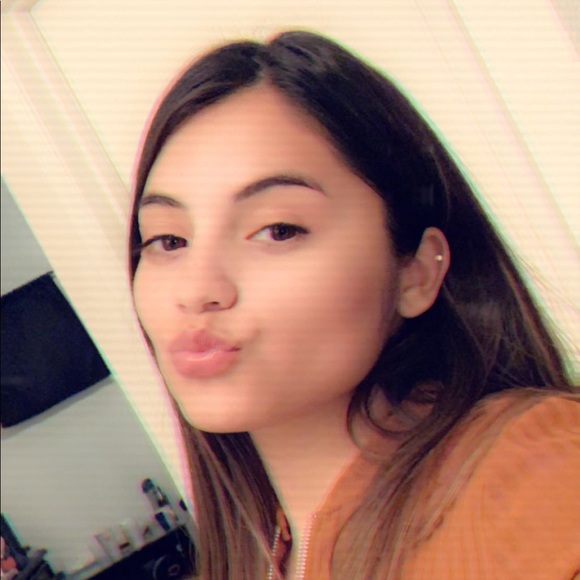 Meet your Posher, Christina - Picture 1 of 1